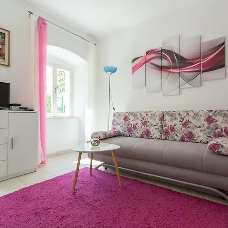 Mara Apartment