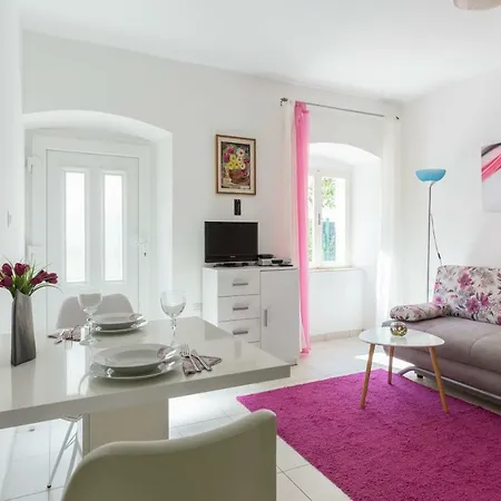 Mara Apartment